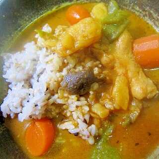 骨付き鶏ウィングの野菜カレー